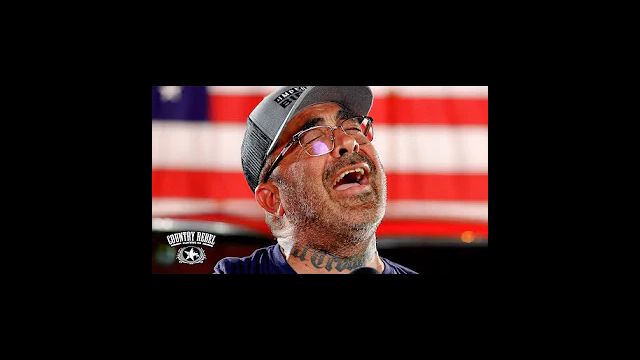 Aaron Lewis sings Patriotic Anthem 'Am I The Only One' (Live Acoustic)